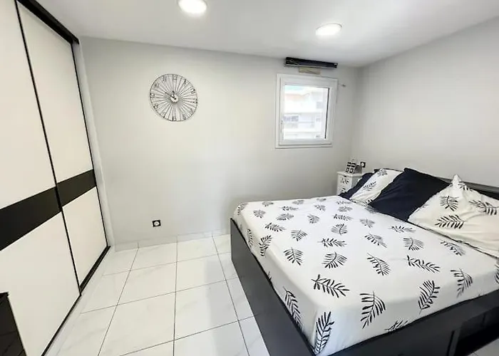 Daire Superbe Avec Terrasse 2 Chambres, 4 A 5 Couchages Piscine, A Deux Pas Des Plages Et De La Croisette *