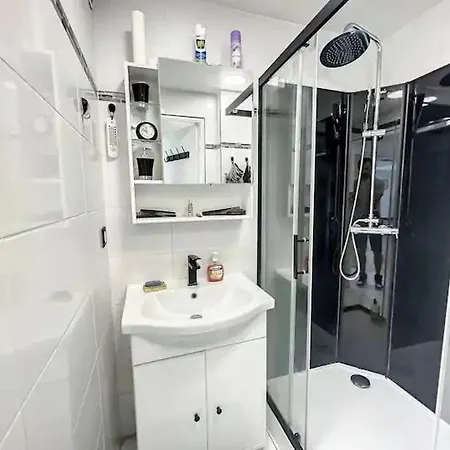 Superbe Avec Terrasse 2 Chambres, 4 A 5 Couchages Piscine, A Deux Pas Des Plages Et De La Croisette * Cannes
